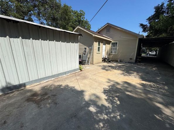 407 S Garrett Avenue , Dallas Texas 75223