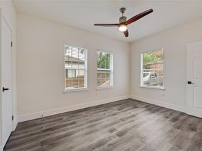 447 W Clarendon Drive , Dallas Texas 75208