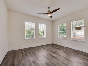 447 W Clarendon Drive , Dallas Texas 75208