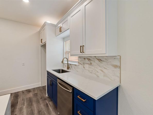 447 W Clarendon Drive , Dallas Texas 75208
