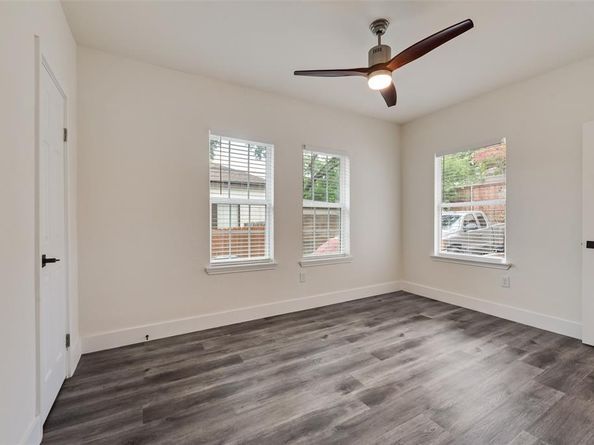 447 W Clarendon Drive , Dallas Texas 75208