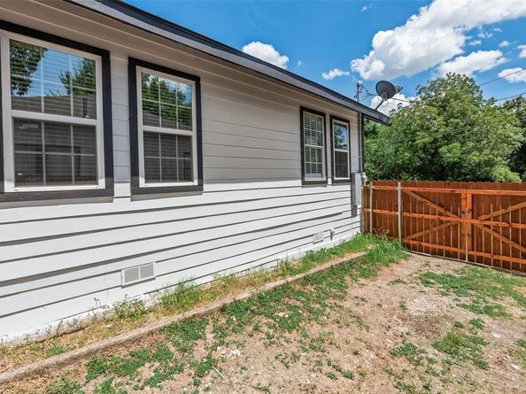 447 W Clarendon Drive , Dallas Texas 75208