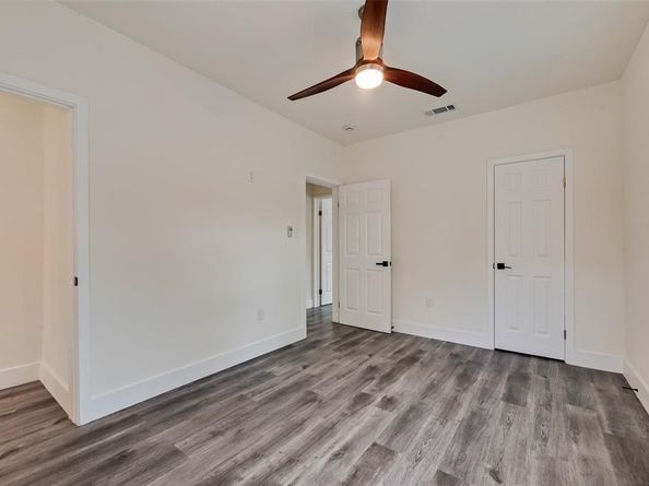 447 W Clarendon Drive , Dallas Texas 75208