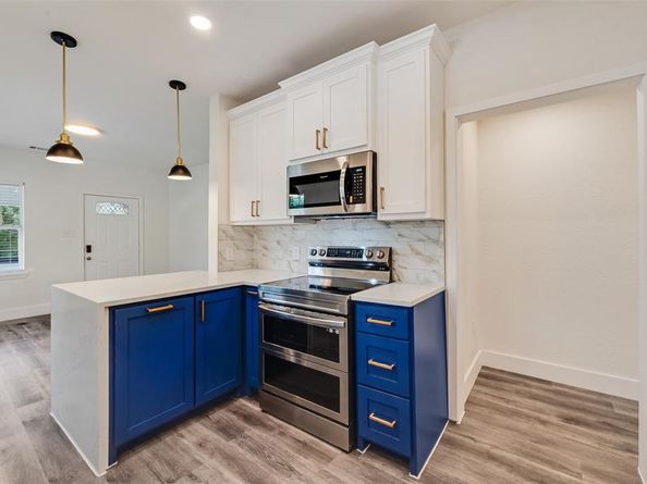 447 W Clarendon Drive , Dallas Texas 75208