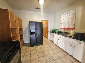 809 N Crawford Street , Dallas Texas 75203