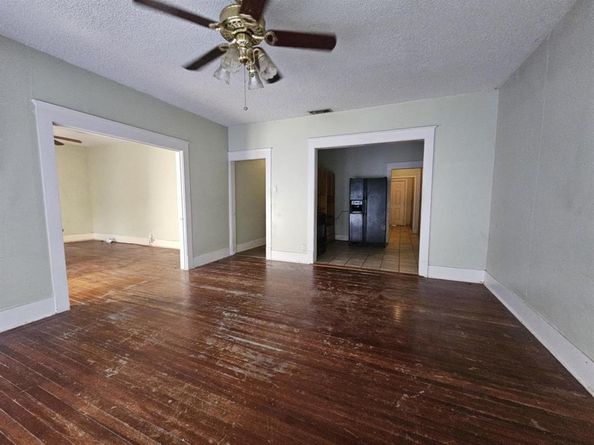 809 N Crawford Street , Dallas Texas 75203
