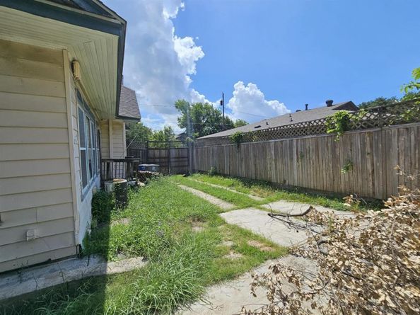 809 N Crawford Street , Dallas Texas 75203