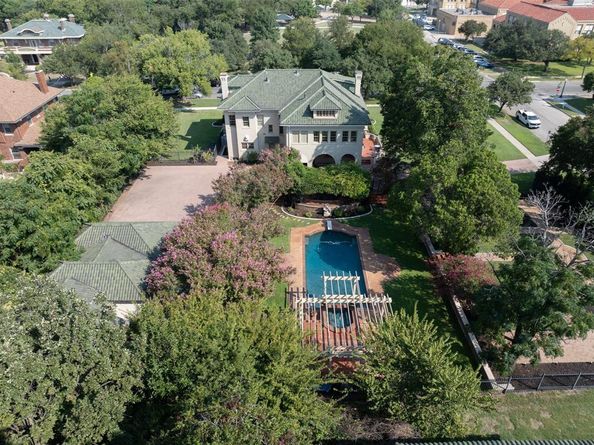 1001  Elizabeth Boulevard , Fort Worth Texas 76110