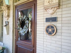 1001  Elizabeth Boulevard , Fort Worth Texas 76110