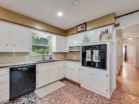2731 W 11th Street , Irving Texas 75060
