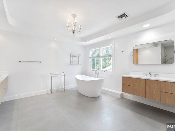 519 E Palisade Avenue, Englewood Cliffs NJ 07632