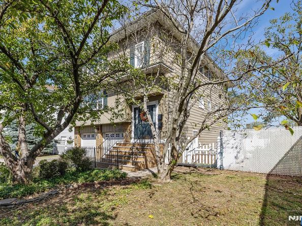 22 Acorn Road, Secaucus NJ 07094