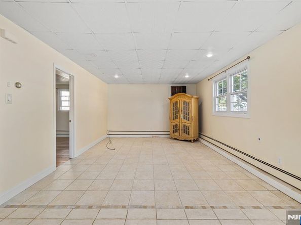 22 Acorn Road, Secaucus NJ 07094