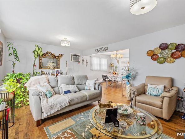 22 Acorn Road, Secaucus NJ 07094