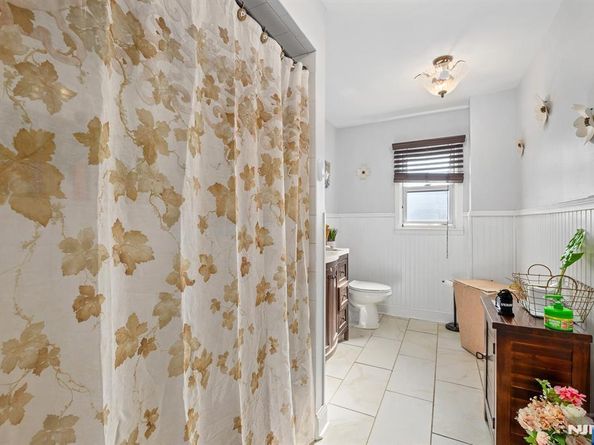 22 Acorn Road, Secaucus NJ 07094