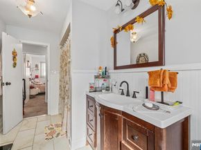 22 Acorn Road, Secaucus NJ 07094