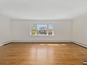 22 Acorn Road, Secaucus NJ 07094