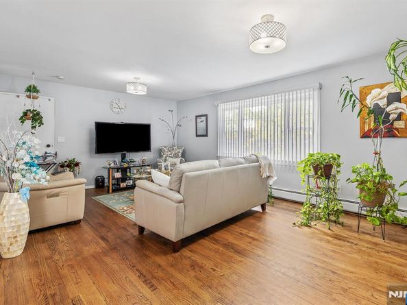 22 Acorn Road, Secaucus NJ 07094