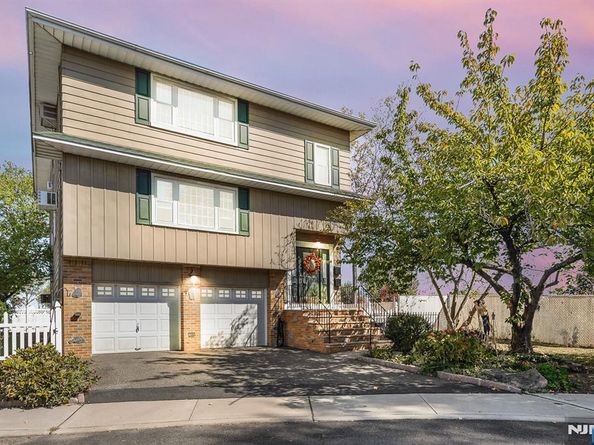 22 Acorn Road, Secaucus NJ 07094