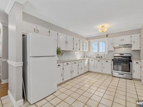 22 Acorn Road, Secaucus NJ 07094