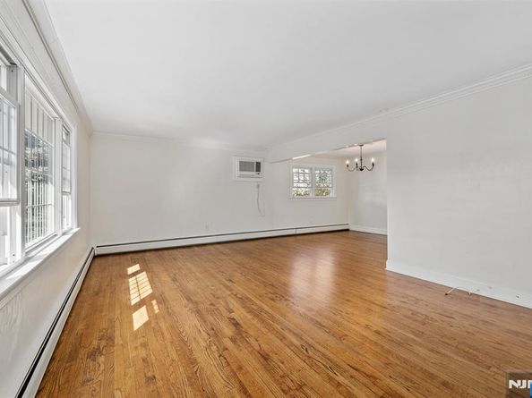 22 Acorn Road, Secaucus NJ 07094