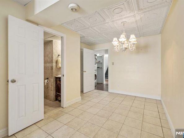 22 Acorn Road, Secaucus NJ 07094