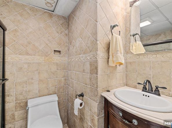 22 Acorn Road, Secaucus NJ 07094
