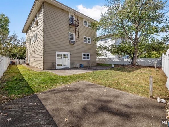 22 Acorn Road, Secaucus NJ 07094