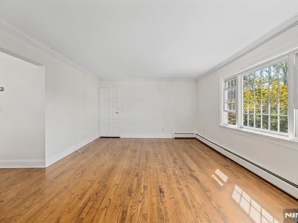 22 Acorn Road, Secaucus NJ 07094