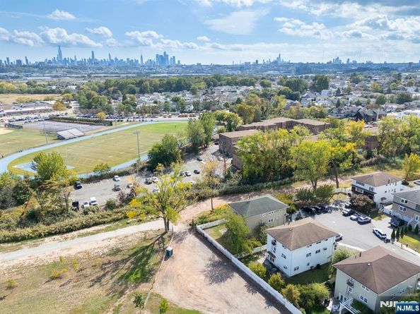 22 Acorn Road, Secaucus NJ 07094
