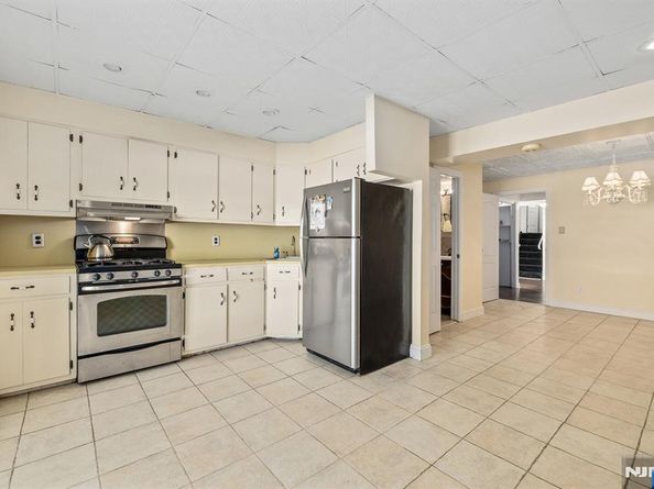 22 Acorn Road, Secaucus NJ 07094