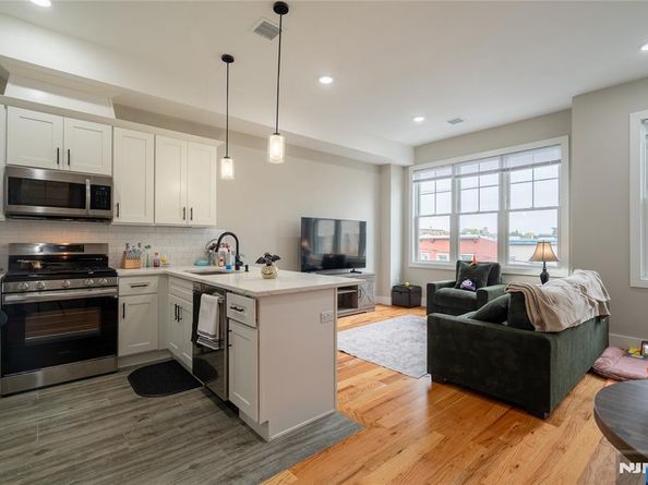 40 Wright Avenue, Jersey City NJ 07306