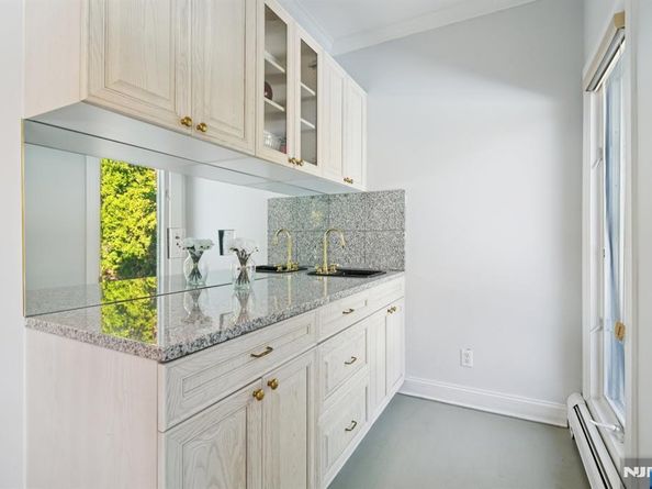 32 Laurie Drive, Englewood Cliffs NJ 07632