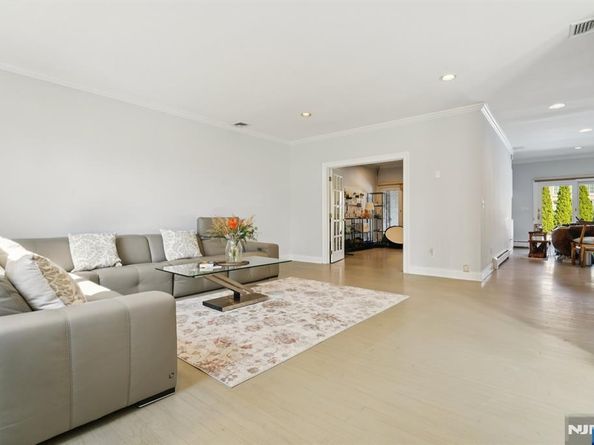 32 Laurie Drive, Englewood Cliffs NJ 07632