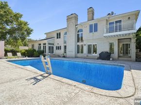 32 Laurie Drive, Englewood Cliffs NJ 07632