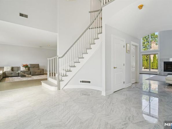 32 Laurie Drive, Englewood Cliffs NJ 07632