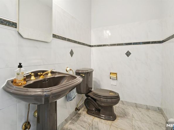 32 Laurie Drive, Englewood Cliffs NJ 07632