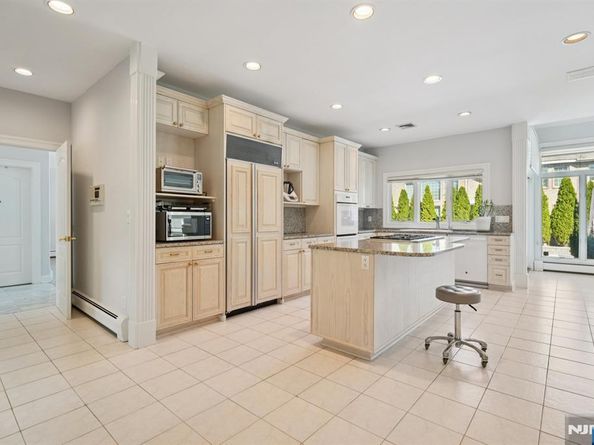 32 Laurie Drive, Englewood Cliffs NJ 07632