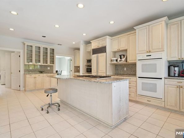 32 Laurie Drive, Englewood Cliffs NJ 07632