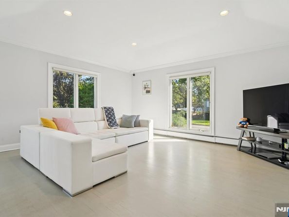32 Laurie Drive, Englewood Cliffs NJ 07632