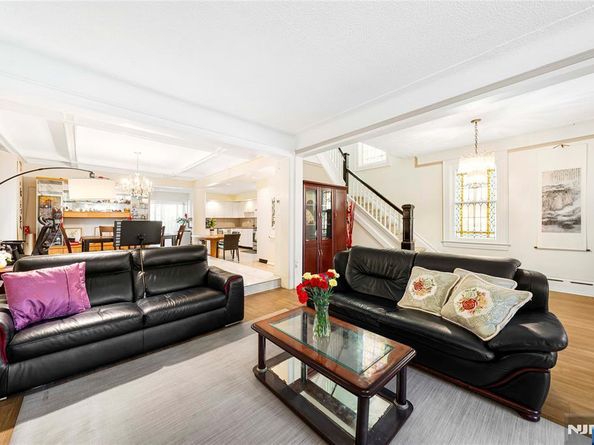 413 76th Street, North Bergen NJ 07047