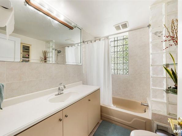 413 76th Street, North Bergen NJ 07047