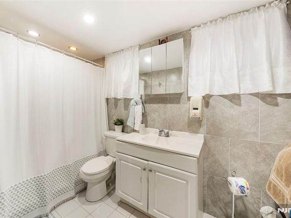 413 76th Street, North Bergen NJ 07047