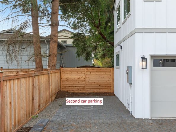 127 N 136th Street, Seattle WA 98133