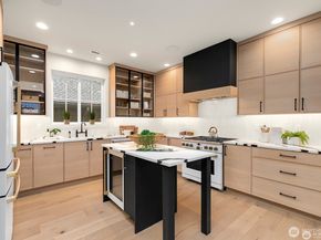 3032 NE Blakeley Street, Seattle WA 98105