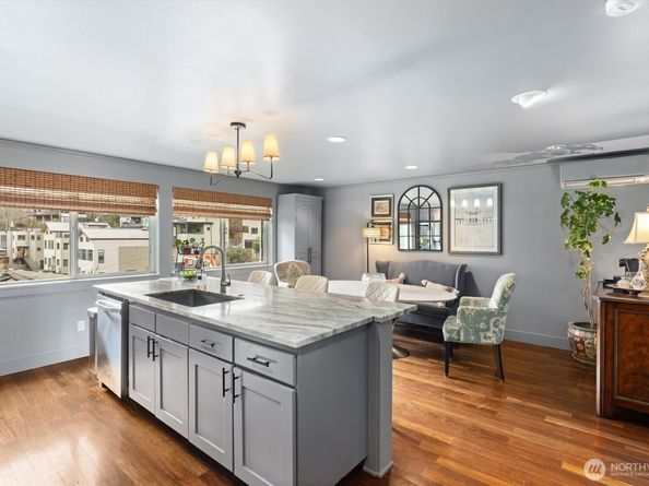 3414 33rd Avenue SW, Seattle WA 98126