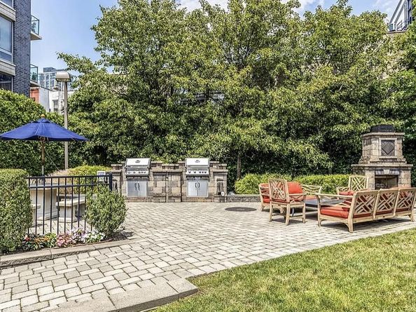 5-49 Borden Avenue 3C, Queens NY 11101