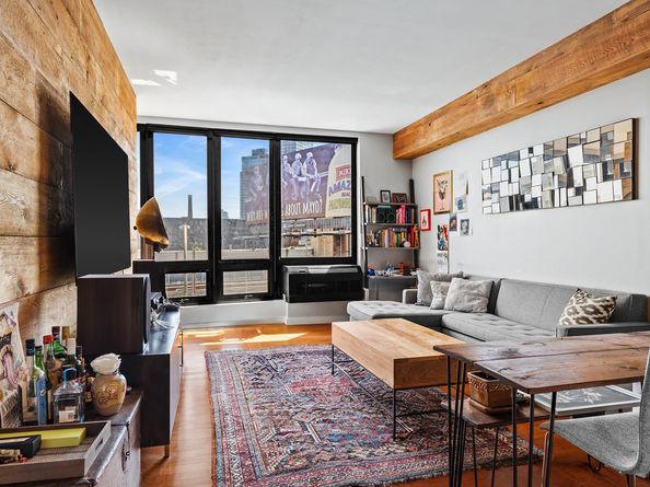 5-49 Borden Avenue 3C, Queens NY 11101