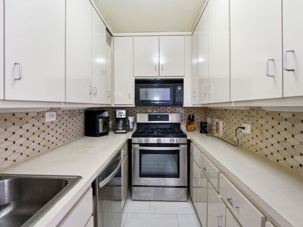 300 East 33rd Street 6N, New York NY 10016