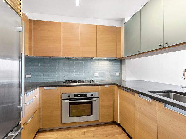 310 West 52nd Street 11D, New York NY 10019